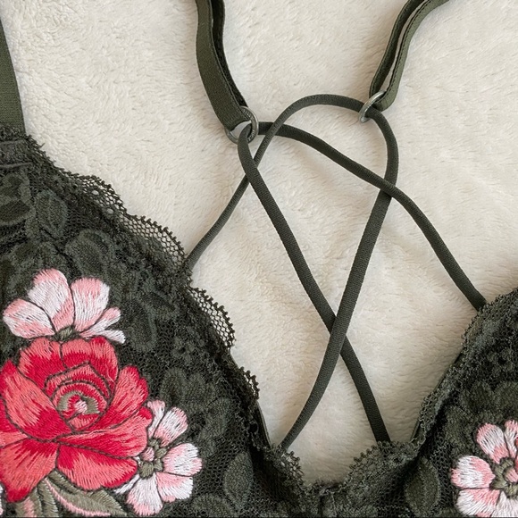 Hollister lace bra with cups - Picture 4 of 4